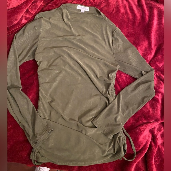 Top - Picture 1 of 6